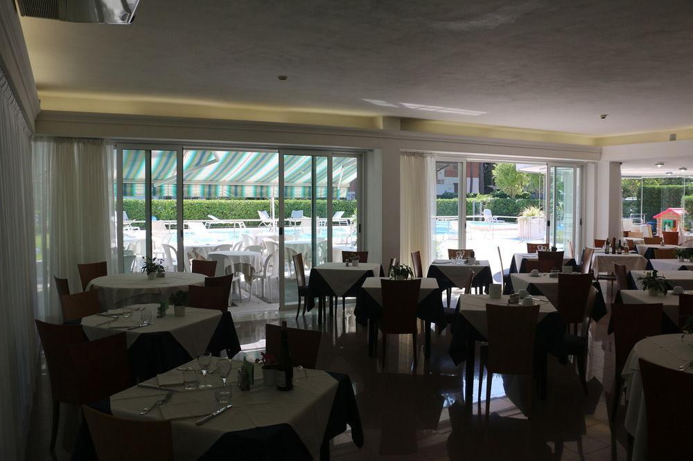 Hotel Smeraldo Lignano Sabbiadoro Exterior photo
