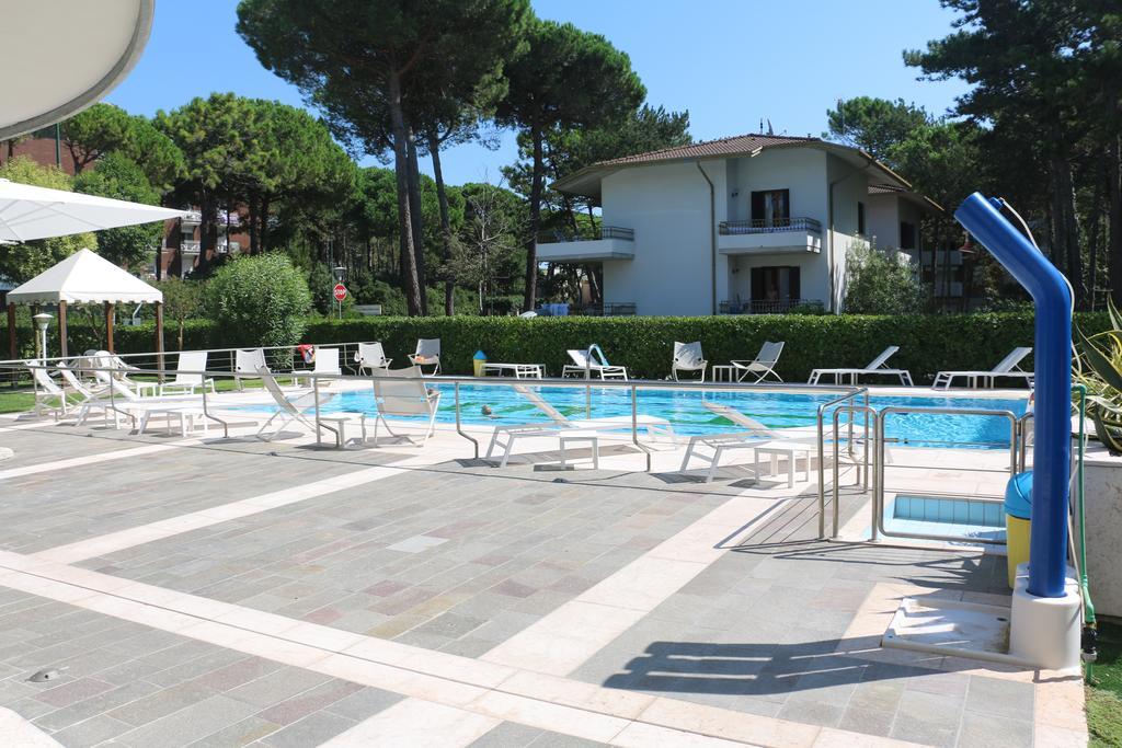 Hotel Smeraldo Lignano Sabbiadoro Exterior photo